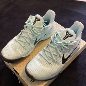 KOBE A.D. igloo size 10 RARE and ALMOST NEW w/original box!!!!!